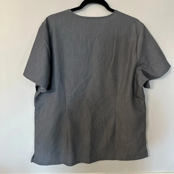 FIGS Women’s Graphite Short Sleeve V-Neck Casma Three Pocket Scrub Top Sz XL GUC - Picture 7 of 7